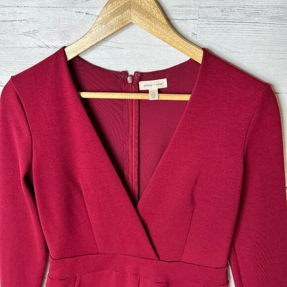 Silence + Noise Romper Womens Size Medium Cranberry Burgundy Long Sleeve Pockets - Picture 10 of 16